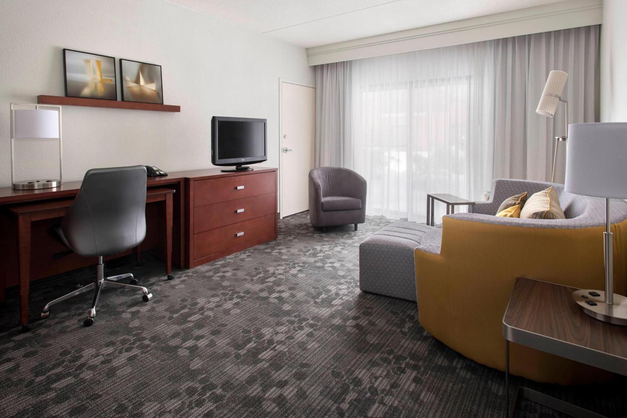 Courtyard By Marriott Boston Norwood/canton